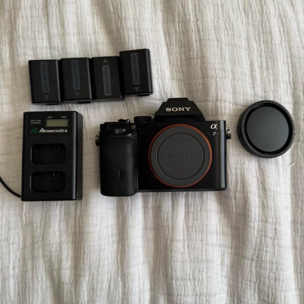 Sony a7 digital camera (fully working)